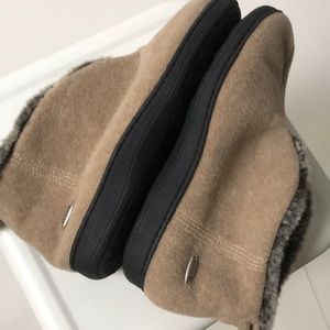 Brand new Acorn slippers Women’s 8/9